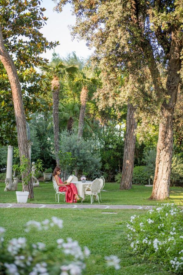 Residenza Parco Fellini Hotel Rimini Buitenkant foto