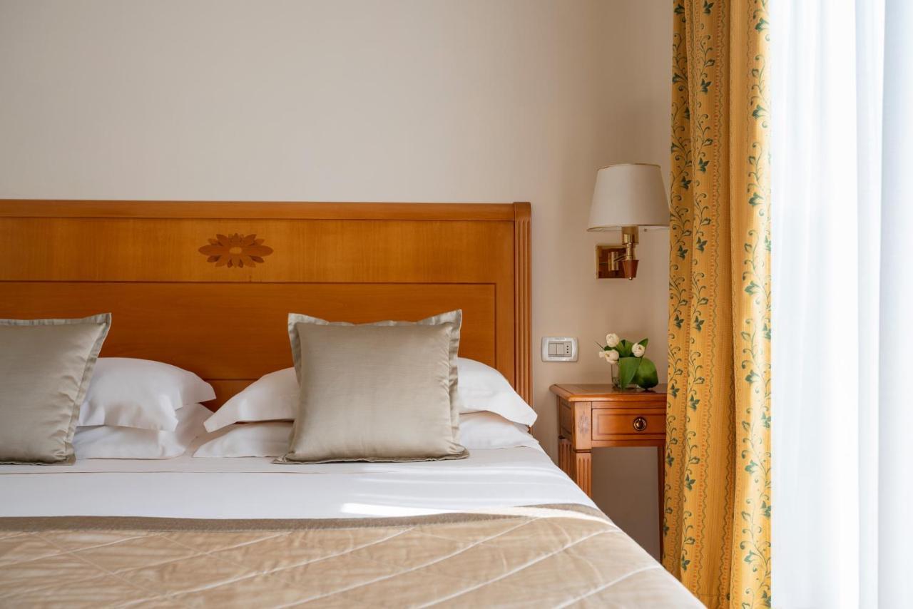Residenza Parco Fellini Hotel Rimini Buitenkant foto