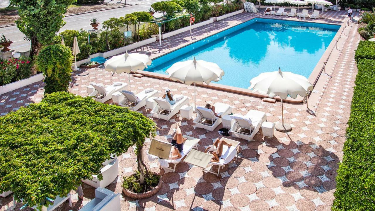 Residenza Parco Fellini Hotel Rimini Buitenkant foto